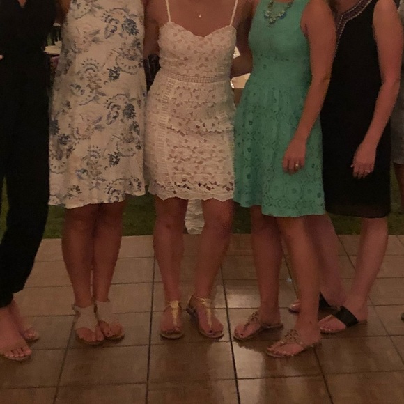 Lulu’s white lace dress - Picture 5 of 5